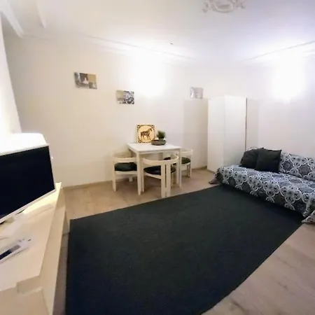 Casa Bianca - Centro Citta E Due Minuti A Piedi Dalla Metro Apartment *