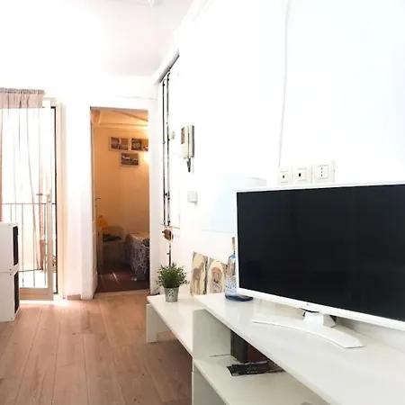 Casa Bianca - Centro Citta E Due Minuti A Piedi Dalla Metro Daire