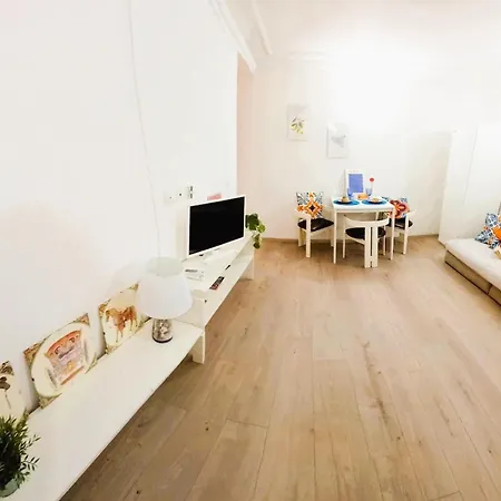 Casa Bianca - Centro Citta E Due Minuti A Piedi Dalla Metro Apartment Catania