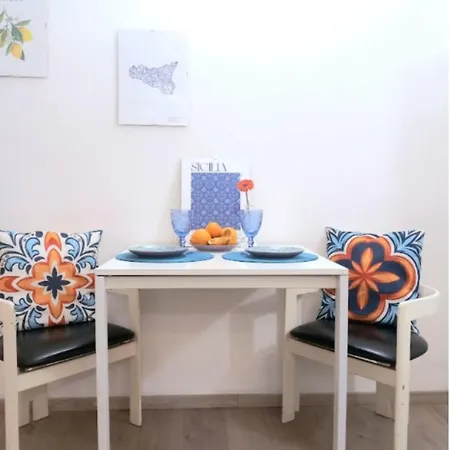 Apartment Casa Bianca - Centro Citta E Due Minuti A Piedi Dalla Metro